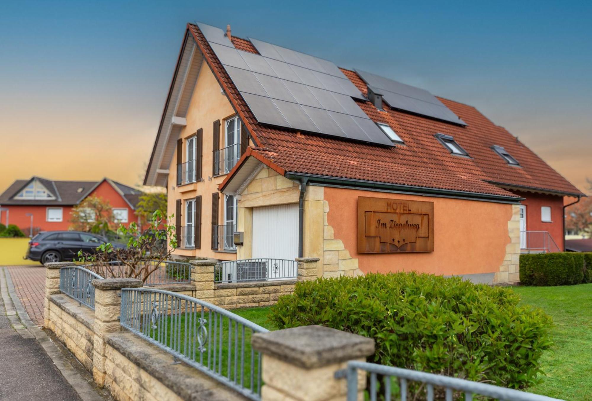 Hotel & Gaestehaus Im Ziegelweg Klimatisiert Eintrittskarten Fuer Den Europa-Park Erhalten Sie Garantiert Ueber Uns Rust Extérieur photo