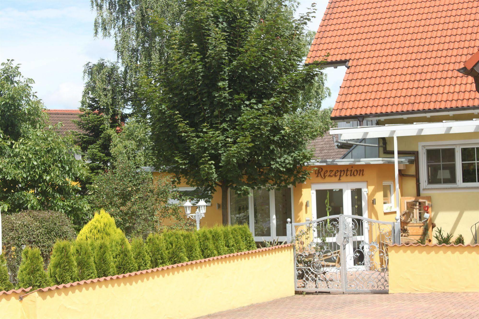 Hotel & Gaestehaus Im Ziegelweg Klimatisiert Eintrittskarten Fuer Den Europa-Park Erhalten Sie Garantiert Ueber Uns Rust Extérieur photo