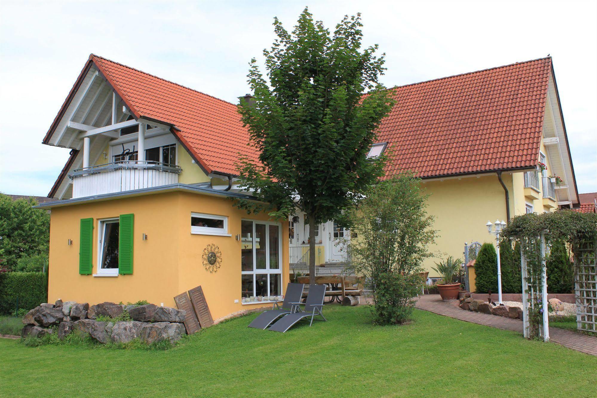 Hotel & Gaestehaus Im Ziegelweg Klimatisiert Eintrittskarten Fuer Den Europa-Park Erhalten Sie Garantiert Ueber Uns Rust Extérieur photo