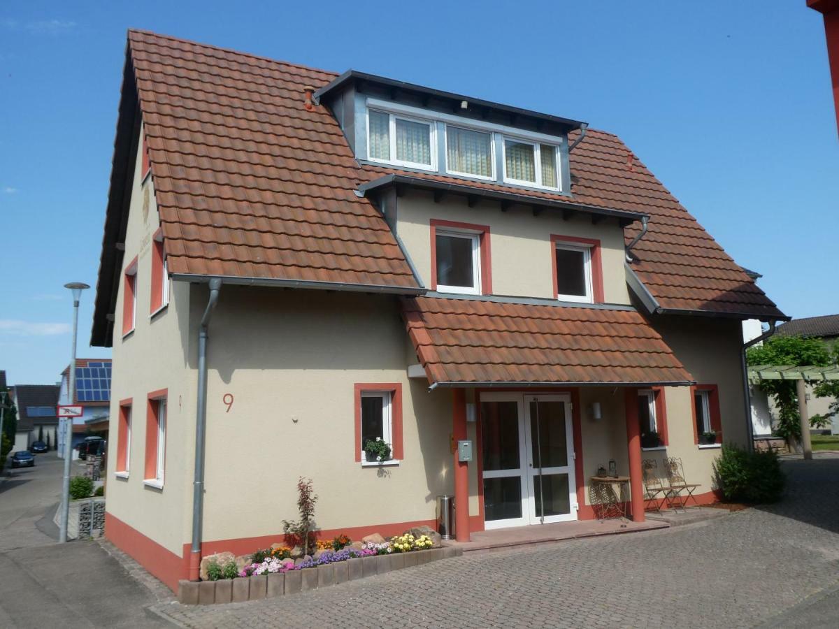 Hotel & Gaestehaus Im Ziegelweg Klimatisiert Eintrittskarten Fuer Den Europa-Park Erhalten Sie Garantiert Ueber Uns Rust Extérieur photo